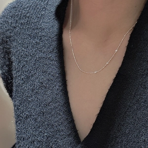 Elegant S925 sterling silver horseshoe cut necklace worn on collarbone for women