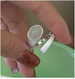 Detailed view of S925 sterling silver ring with oval gemstone and brushed metal texture