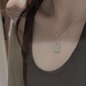 Collier en argent sterling S925 avec pendentif sac perlé et chaîne fine élégante