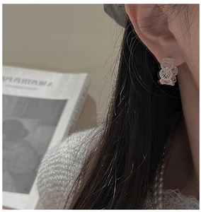 Detailed view of S925 sterling silver hoop earrings with vintage lace hollow design