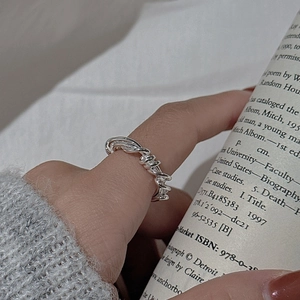 S925 sterling silver twist rope ring with vintage woven texture on model finger