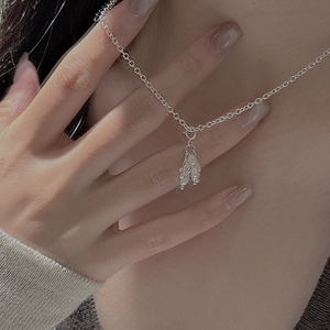 Elegant S925 sterling silver necklace with clustered white pearl flower pendant for women