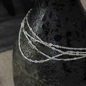 Collier en argent S925 italien à facettes fer à cheval avec textures métalliques fines