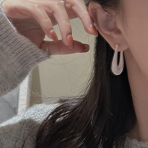 S925 Sterling Silber U-förmige Creolen mit strukturierter Spiralfeder-Gravur