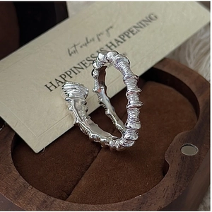 Detailed close-up showing S925 sterling silver engraving on a textured vintage ring