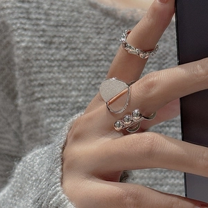 Minimalist S925 sterling silver ring set with brushed ball and heart motifs on hand