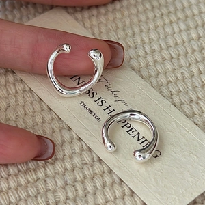 Minimalist S925 sterling silver C-shaped ear cuffs with polished streamline finish