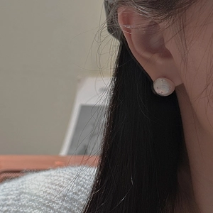 Minimalist S925 sterling silver pearl stud earrings with brushed star pattern for women