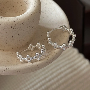 Créoles minimalistes en argent sterling S925 perlé avec finition métallique polie