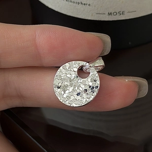 925 Sterling Silver Round Pendant For Women Minimalist Hammered Texture CNC Flash Niche Design Vintage Light Sense Pendant Jewelry