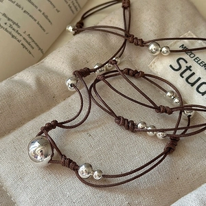 Collier minimaliste en argent S925 avec perles et corde tressée marron faite main