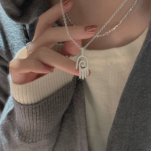 Collier en argent sterling S925 avec pendentif main mat sur chaîne fine pour femme