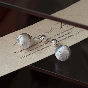 Minimalist S925 silver double ball earrings with brushed star engraving and polished finish