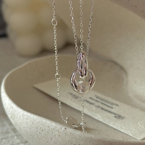 S925 sterling silver necklace featuring intertwined double rings and a white pearl