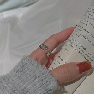 Minimalist S925 sterling silver liquid metal open ring with polished finish on model
