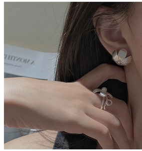 Close-up of S925 sterling silver floral ring with a pearl center and matte petals