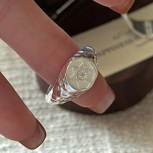 Minimalist S925 sterling silver hexagon ring with star motif and hammered texture