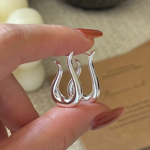 Minimalist S925 sterling silver hoop earrings with a sleek wave-shaped curved design