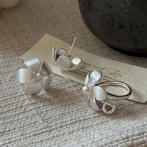 S925 sterling silver flower jewelry set with pearls and brushed metal finish