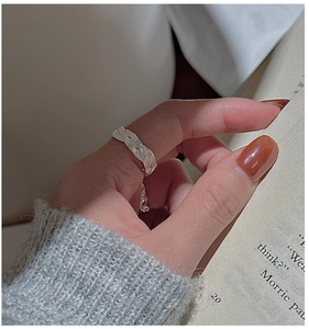 Detailed view of S925 sterling silver twisted ring with vintage hammered texture on finger