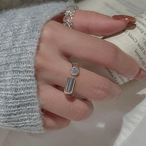 Minimalist S925 sterling silver ring set with zircon and infinity band worn by a model