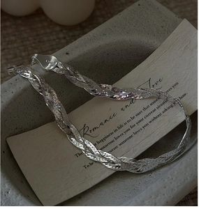 Detailed close-up of S925 sterling silver braided chain with ITALY hallmark on clasp