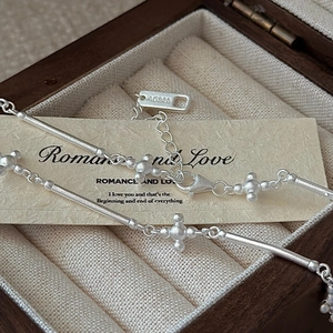 Collier croix en argent sterling S925 avec chaîne à tubes longs sur boîte cadeau romantique
