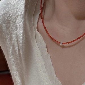 Minimalist S925 silver spinel choker necklace with red beads worn by a model