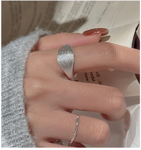 Detailed shot of S925 sterling silver frosted signet ring and chain band set on hand