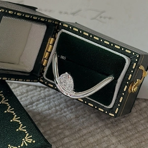 Elegant S925 sterling silver V-shaped ring with pear-cut stone in a velvet gift box