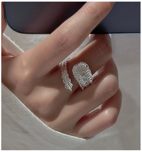 Close-up of S925 sterling silver feather ring with cubic zirconia in retro boho style
