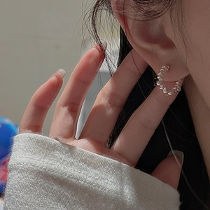 Boucles d'oreilles créoles en argent sterling S925 avec texture ondulée vintage chic