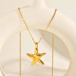 Collier Pendentif Étoile de Mer en Acier Inoxydable Plaqué Or 18K Style Océan Bijoux de Plage Minimalistes Cadeau pour Femmes