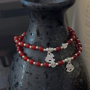 Bracelet de Perles en Agate Rouge en Argent Sterling S925 pour Femmes Pendentif Cheval à Bascule Vintage Corde Élastique Bijoux de Mode