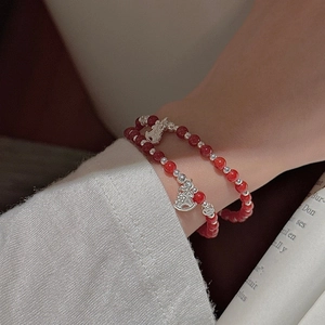 Bracelet en argent S925 et agate rouge avec pendentif de cheval à bascule en argent