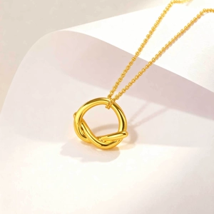Collier Pendentif Cercle Noué en Cuivre Minimaliste Chaîne Dorée Torsadée Géométrique pour Femme Bijoux de Mode Quotidien Bureau Cadeau
