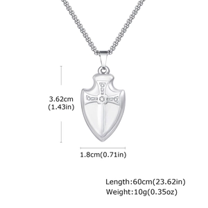 Vue détaillée du pendentif bouclier argenté avec croix en zircone et dimensions 3,6x1,8 cm