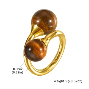 Dettaglio di pietre occhio di tigre su anello aperto dorato, larghezza 0,3cm e peso 9g
