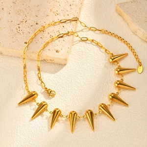 Collier doré à pointes en goutte d'eau creuse avec chaîne carrée et pendentifs K18