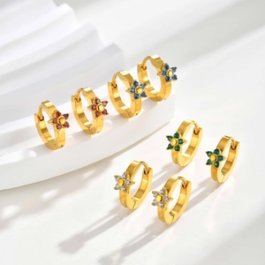 Orecchini Huggie in Acciaio Inossidabile a Forma di Fiore Placcati Oro con Strass Orecchini a Cerchio per Donna Gioielli