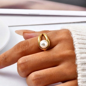 Minimalist 18K gold plated stainless steel ring featuring a lustrous white round pearl