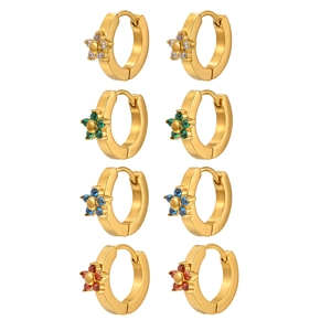 Set di quattro orecchini a cerchio a fiore placcati oro con zirconi colorati in fila