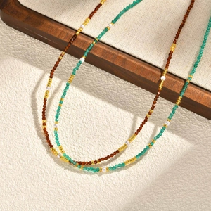 Collana bohémien in acciaio inossidabile con perle di vetro marroni e perle bianche
