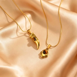 Set collana con ciondolo Hamsa e corno dorato con pietra occhio di tigre naturale
