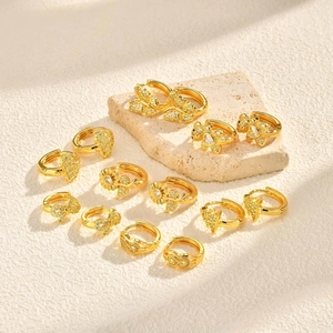 Boucles d'Oreilles Créoles en Cuivre et Zirconia Or pour Femmes Bijoux de Mode Tournesol Papillon Ours Coquillage Infini Sapin de Noël