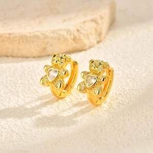 Boucles d'oreilles ours dorées avec pavé de diamants et zircon en forme de cœur