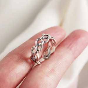Close-up of S925 sterling silver triple-layer wavy ring with adjustable open design