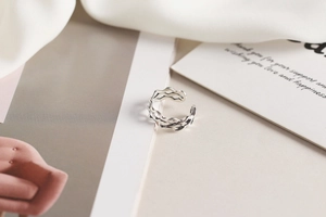 Close-up of S925 sterling silver wavy layered ring with vintage hollow woven texture