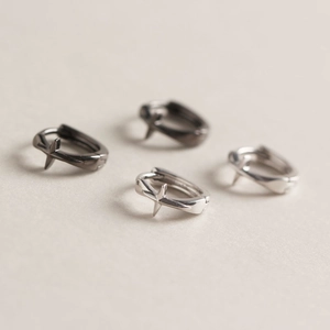 Boucles d'Oreilles Huggie en Argent Sterling 925 Croix Étoile pour Femmes Hommes Bijoux Punk Gothique Minimalistes