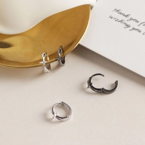 Boucles d'oreilles créoles croix étoile en argent S925 minimalistes en argent et noir fusil